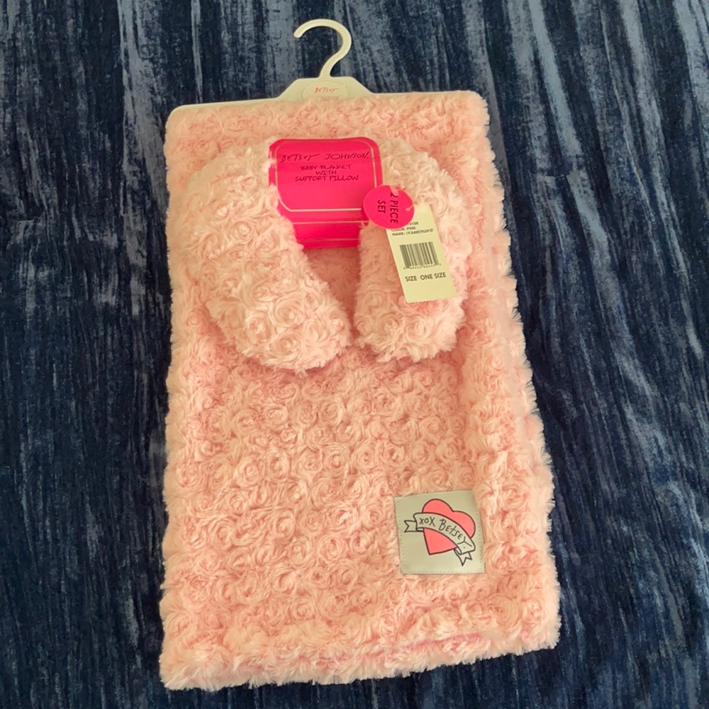 Baby blanket with support pillow